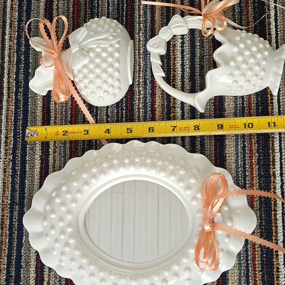 Vintage Wall Decor White Hobnail SET 5 Matching Burwood Baskets Mirror Butterfly - Picture 11 of 17